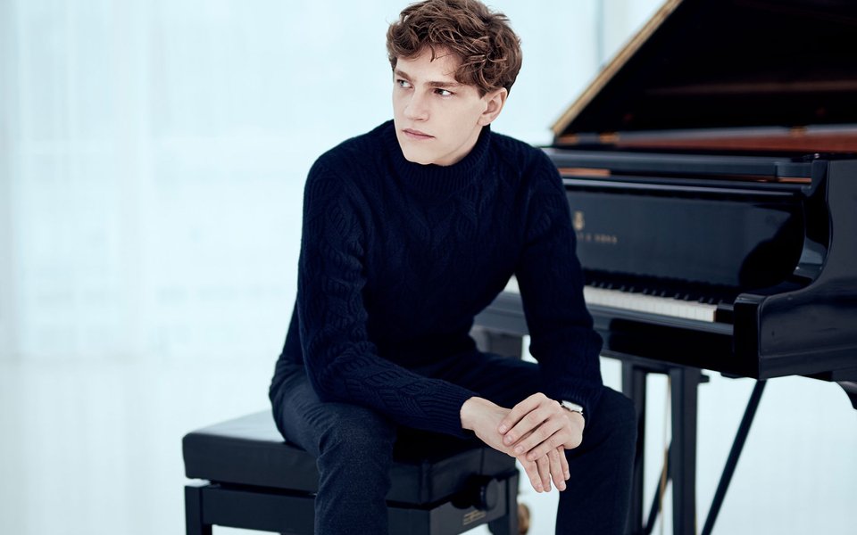 Jan Lisiecki Plays Grieg webpage