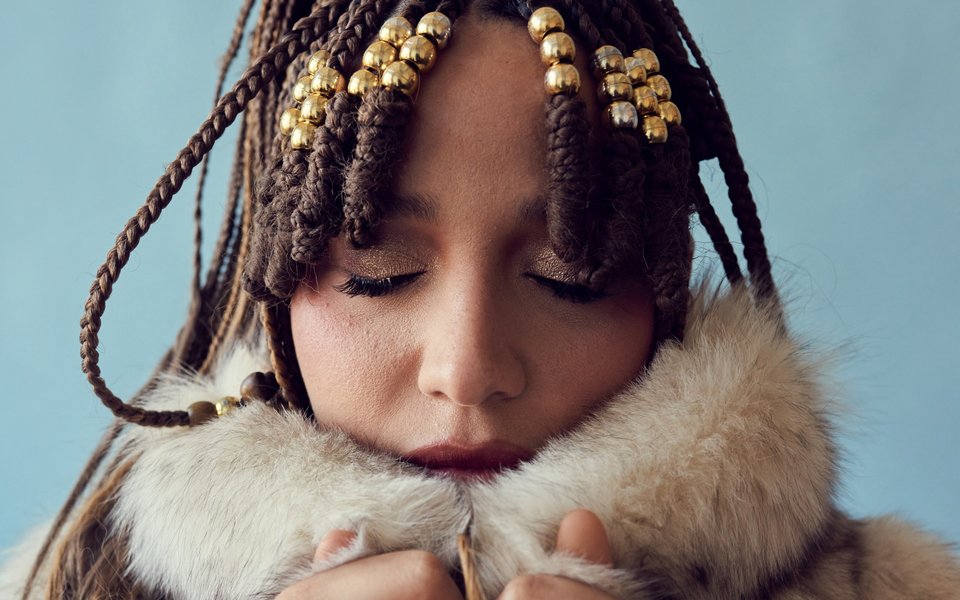 Kaia Kater Fur coat close-up