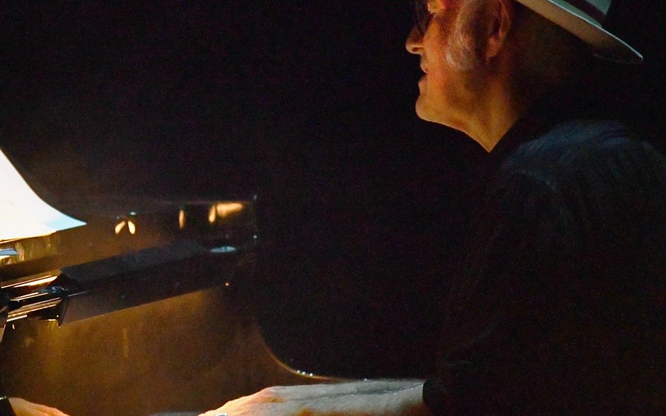 Ludovico Einaudi webpage 2